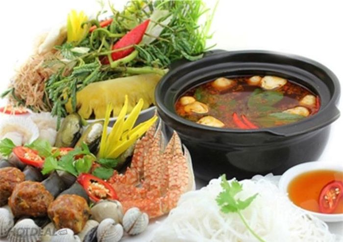 Bệnh nhân bị dạ dày cũng là một trong số những người không nên ăn lẩu vì trong lẩu thường chứa nhiều chất cay, gây nguy hiểm cho dạ dày.