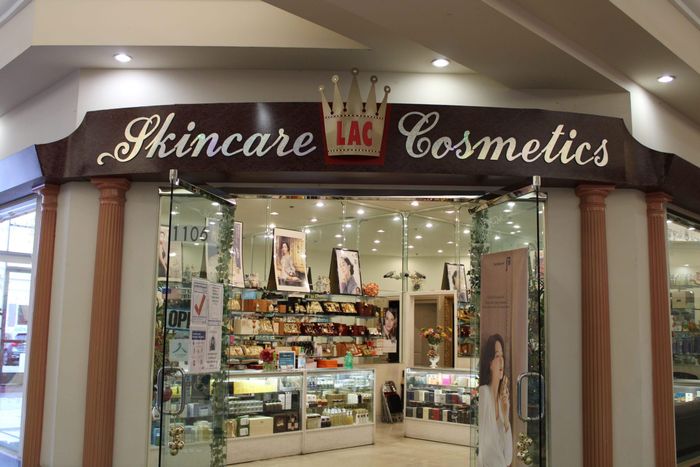 Tiệm Lac’s Skincare & Cosmetics của cô Nancy. Ảnh: Sheila Tran/San José Spotlight.