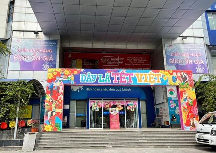... và siêu thị vẫn đóng cửa