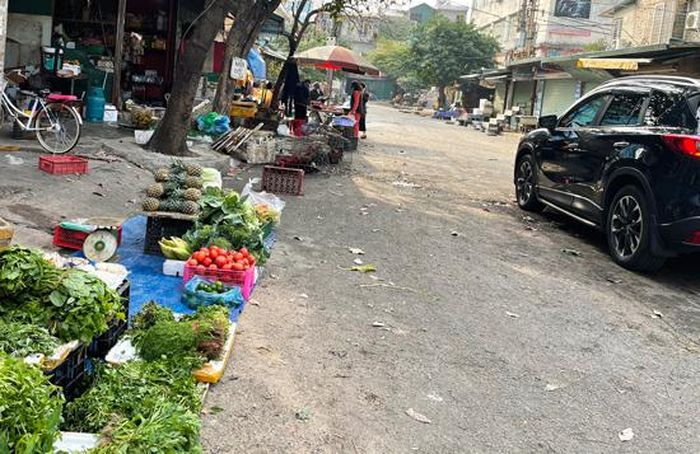 Chợ cóc, chợ tạm bắt đầu xuất hiện ngày mùng 2 Tết Tân Sửu.