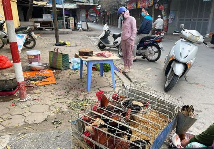 Đầu năm mới những người bán hàng rong trên địa bàn Hà Nội số lượng hàng hóa ít.