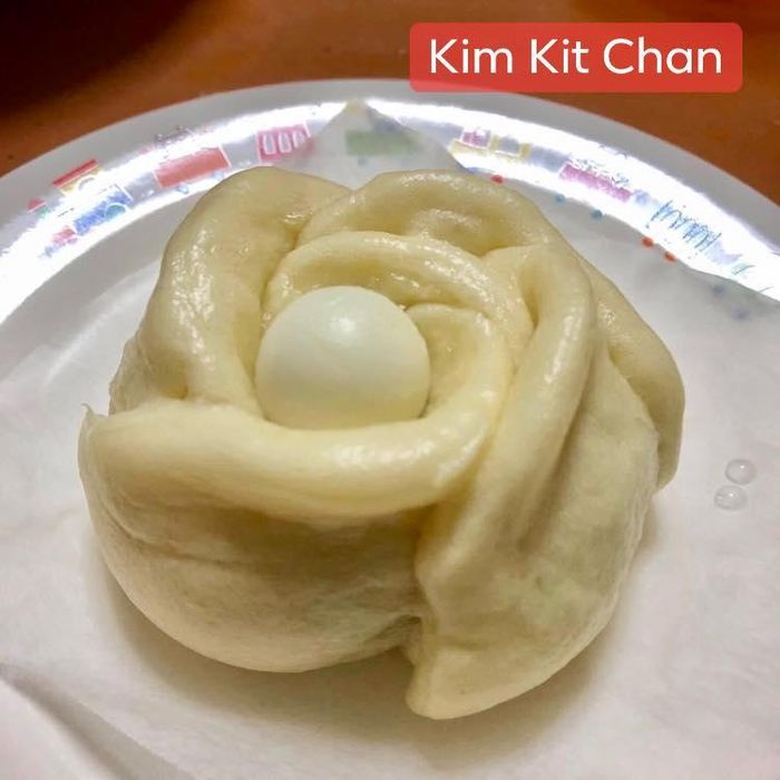 Bánh bao hoa hồng ngậm ngọc (Trứng chim cút).