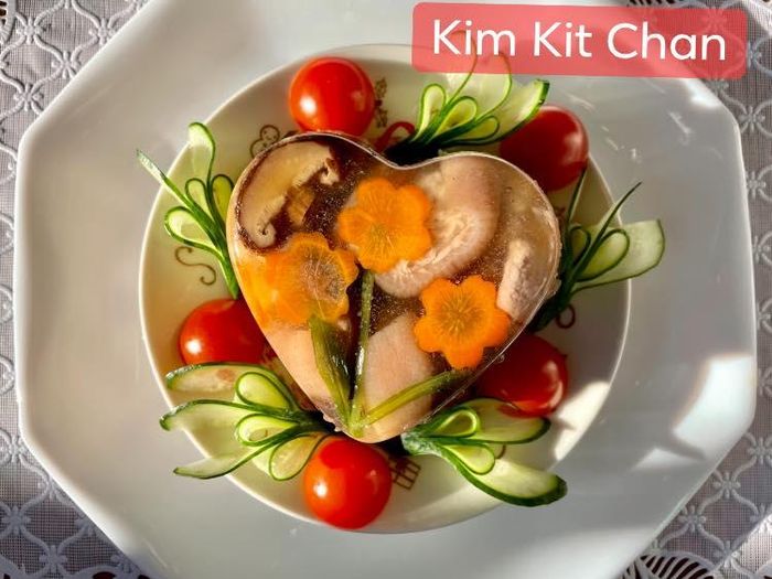 Thịt đông hình trái tim.