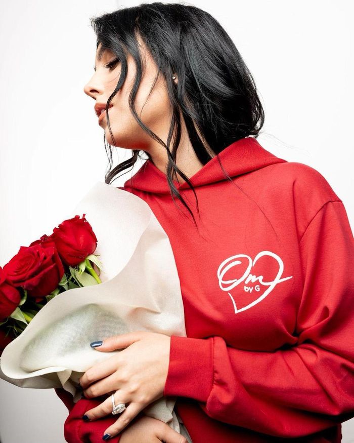Chỉ ít ngày nữa, Georgina Rodriguez sẽ tung ra dòng sản phẩm thể thao mang tên cô, với những thiết kế đỏ rực dành cho mùa Valentine sắp tới.