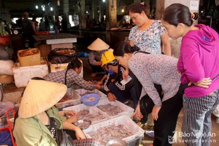 Sau Tết, các mặt hàng hải sản tươi sống “đội giá” lên gấp 2-3 lần. Ảnh: Việt Hùng