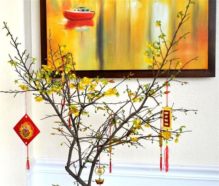 Nếu hoa đào là đặc trưng của miền Bắc thì hoa mai là biểu tượng của mùa xuân ở miền Nam. Hoa mai tượng trưng cho những gì đẹp đẽ thanh tao, đem đến sự may mắn, tài lộc cho gia chủ.