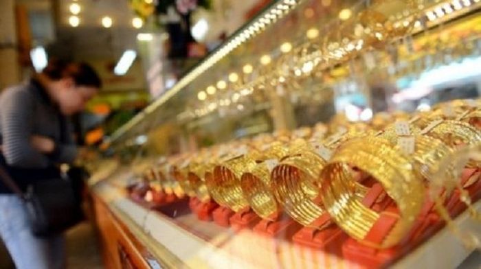 Năm mới mua gì để may mắn? Nhiều người mua vàng vào ngày vía thần tài mùng 10 tháng Giêng.