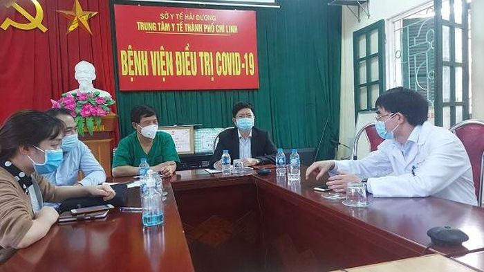 Th.S Nguyễn Trọng Khoa, Phó Cục trưởng Cục Quản lý Khám chữa bệnh, Bộ Y tế làm việc với Bệnh viện Dã chiến số 1 chiều ngày 2 Tết Tân Sửu
