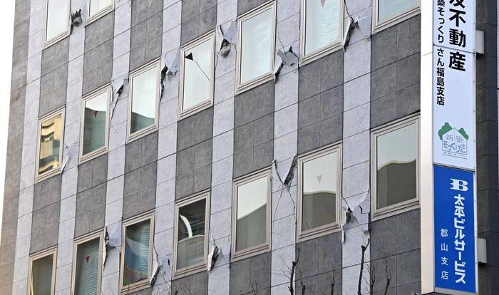  Các tỉnh Miyagi và Fukushima tiếp tục gặp vấn đề với nguồn nước. Khoảng 5.000 hộ gia đình ở khu vực Miyagi đang bị cắt nước. Ảnh: Kyodo. 