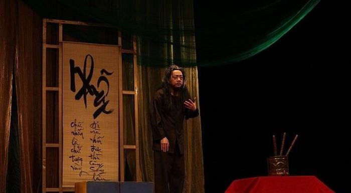 NSND Hoàng Dũng trên sân khấu kịch