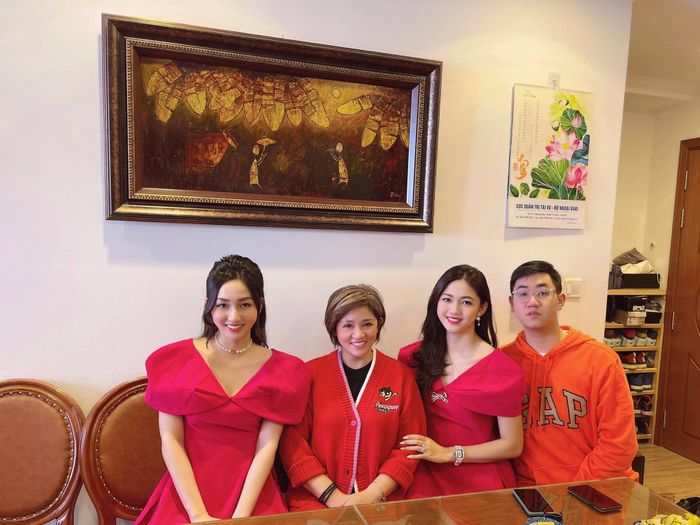 Ngô Thanh Thanh Tú khoe gia đình "3 đời cao hơn 1,7 m".