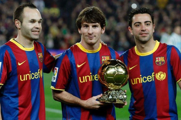 M10 sẽ độc chiếm kỷ lục nếu ra sân cùng Barca tiếp Cadiz vào thứ Bảy tuần tới, để Xavi (phải) xếp nhì và Iniesta (trái) xếp thứ 3