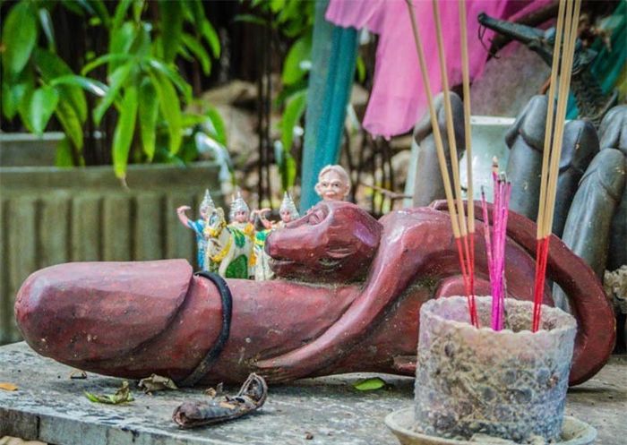 Có rất ít thông tin liên quan đến nguồn gốc của ngôi đền.