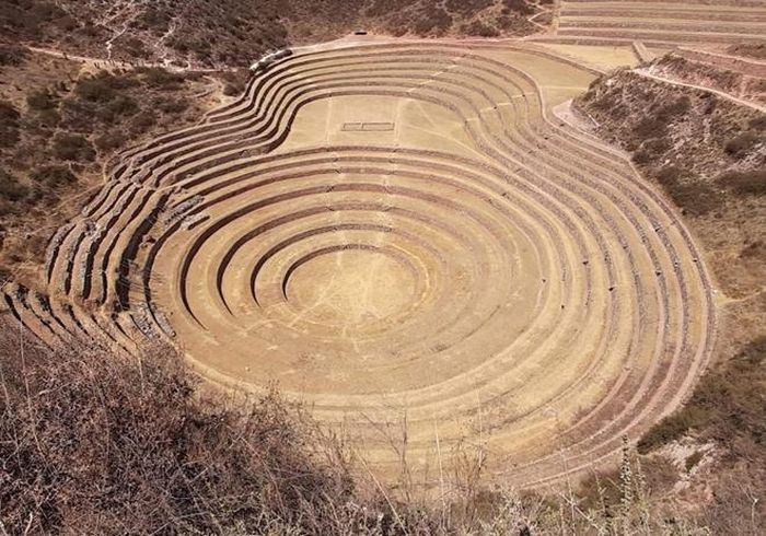 Ruộng bậc thang tròn, cũng là một di sản của đế chế Inca tại Cusco. 