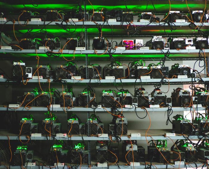Bên trong một "trang trại" đào Bitcoin. Ảnh: Xuân Tiến.