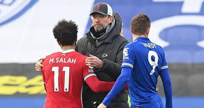 HLV Klopp nhìn mệt mỏi sau trận đấu với Leicester