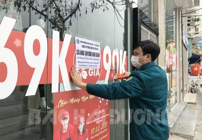 Phường Trần Hưng Đạo (TP Hải Dương) dán thông báo tạm dừng hoạt động các cửa hàng không thiết yếu. Ảnh: Báo Hải Dương
