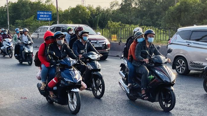 Xe máy nối đuôi nhau