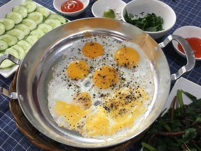 Thật hấp dẫn với món ốp-la. Ảnh: Tấn Tới