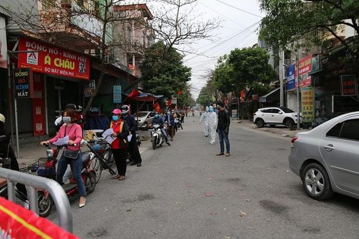 Người dân khi có nhu cầu cần thiết phải ra ngoài cần có giấy xác nhận âm tính với virus SARS-CoV-2