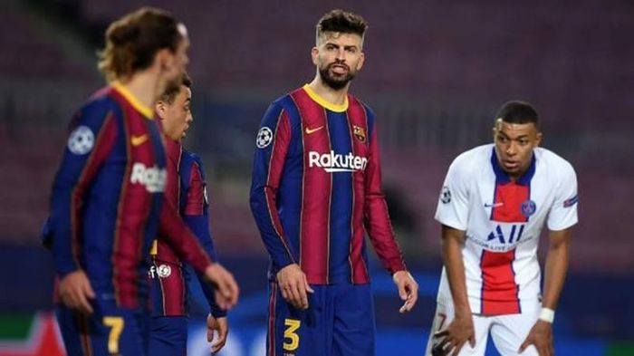 Pique và Griezmann văng tục với nhau trên sân
