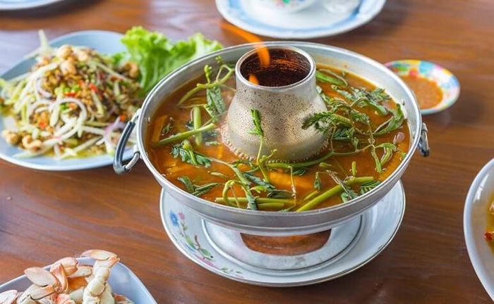 Lẩu chua phù hợp cho nhiều gia đình muốn thay đổi khẩu vị
