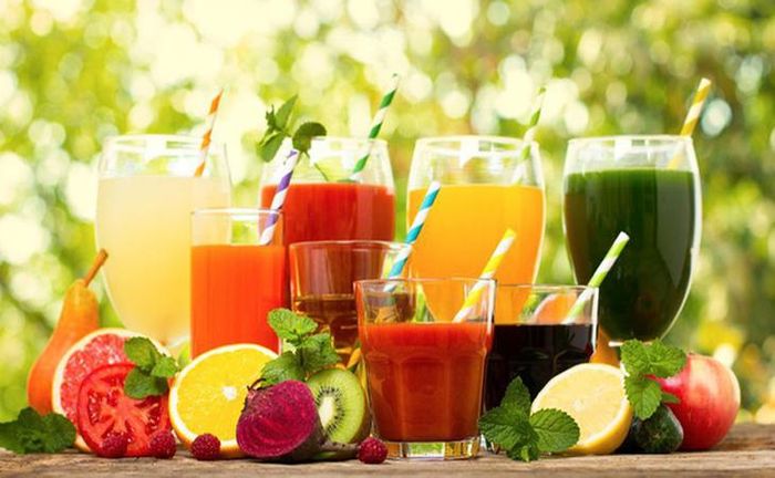 Nước ép trái cây bổ sung vitamin và khoáng chất cho cơ thể.