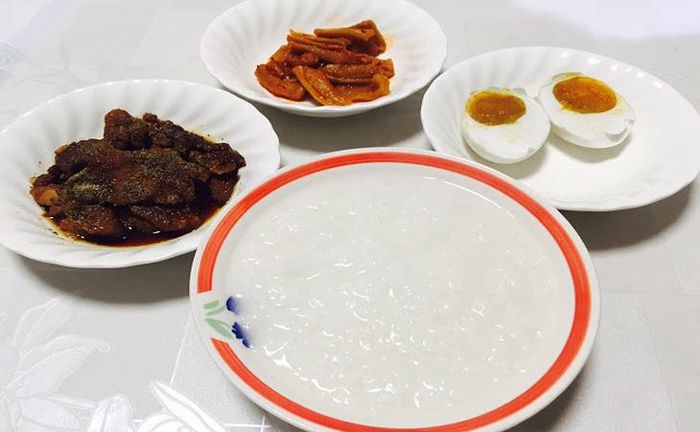 Cháo trắng món ăn đơn giản dễ làm.