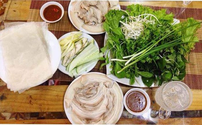 Bánh tráng cuốn thịt heo món ăn đổi vị dễ làm.