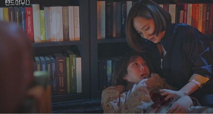 Nữ chính được yêu thích nhất phim, Shim Soo Ryun, bị gã chồng tệ bạc sát hại trong phần 1