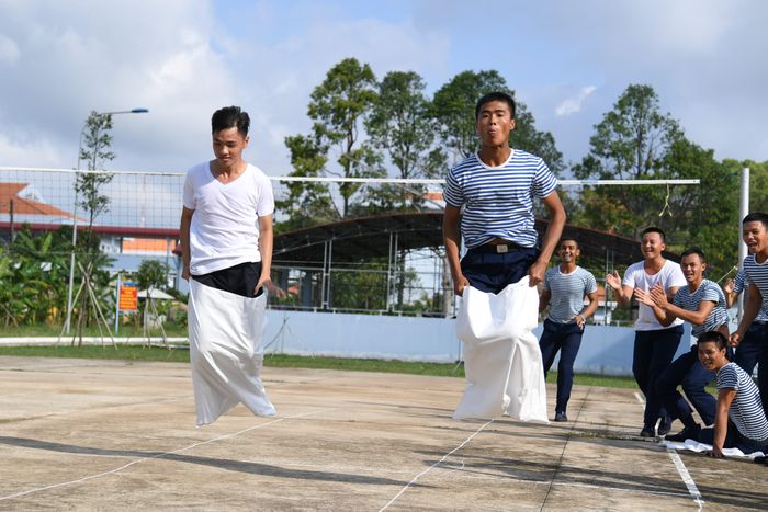 Sôi nổi, hào hứng và quyết liệt trong thi nhảy bao bố.