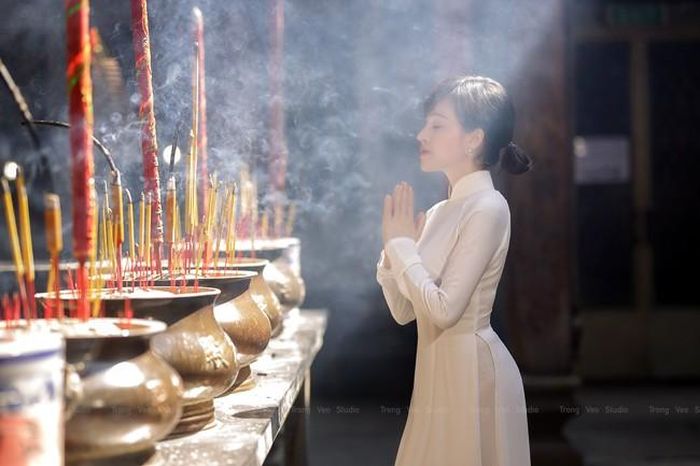 Theo thời gian, Huyền Anh ngày càng trưởng thành và trầm ổn hơn.
