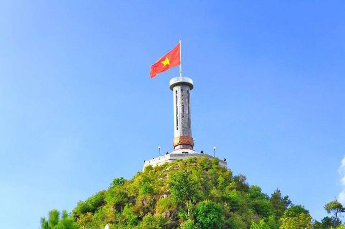 Cột cờ Lũng Cú