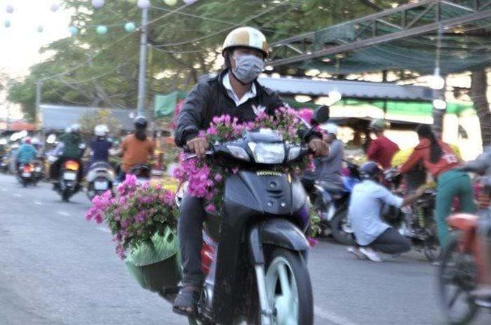 Mua sắm dịp tết. Ảnh: Chí Hùng