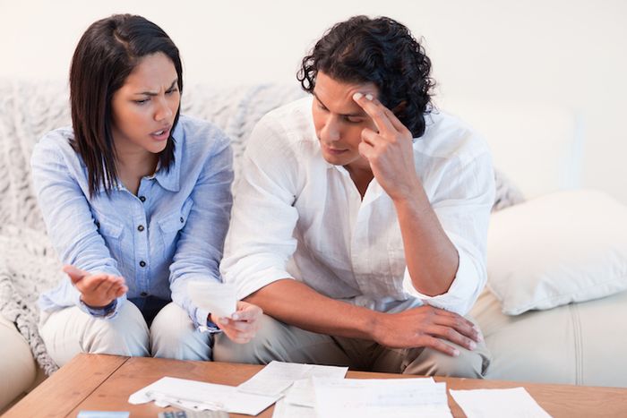 Im lặng luôn là điều đáng sợ trong tình yêu và nó có thể giết chết tình yêu một cách nhanh chóng.