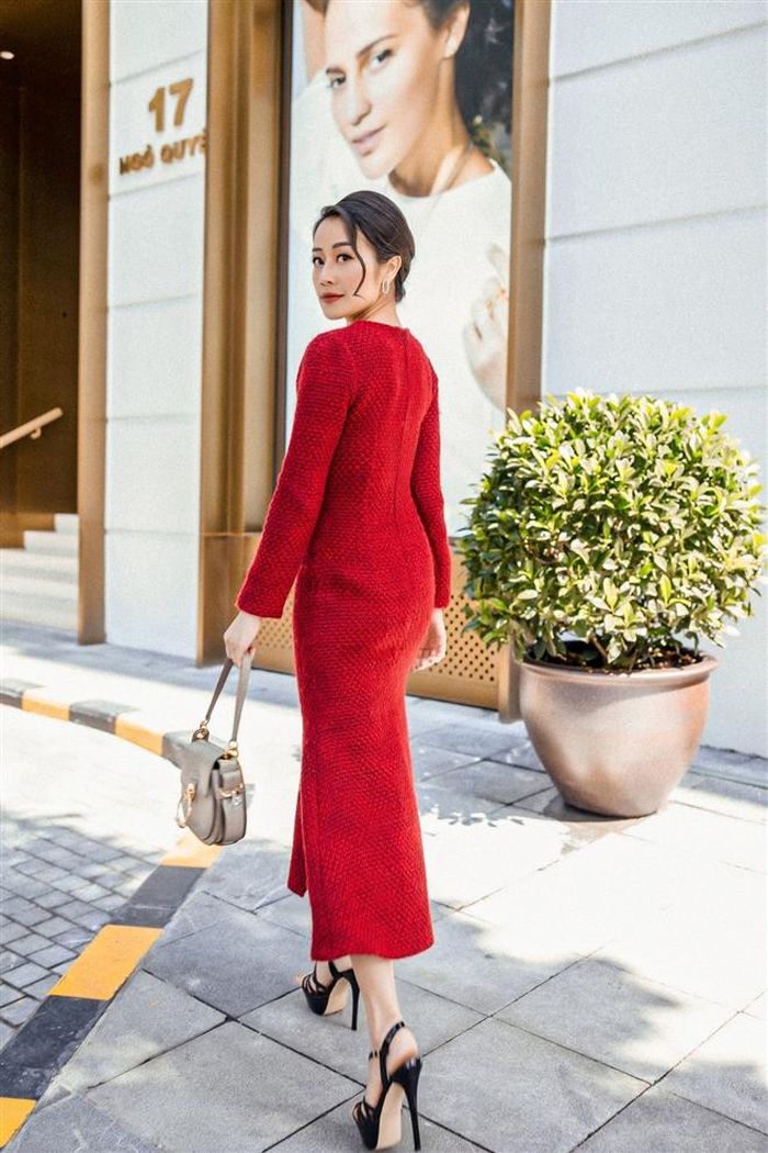Trong năm mới, Phí Linh mong muốn có nhiều cơ hội phát triển sự nghiệp hơn. Tuy nhiên, cô cho biết sẽ vẫn ưu tiên cho tổ ấm và con gái bé bỏng của mình.