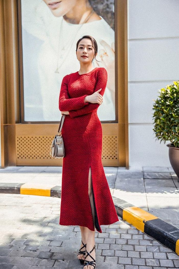 Cô có vẻ ngày càng xinh đẹp rạng rỡ hơn.
