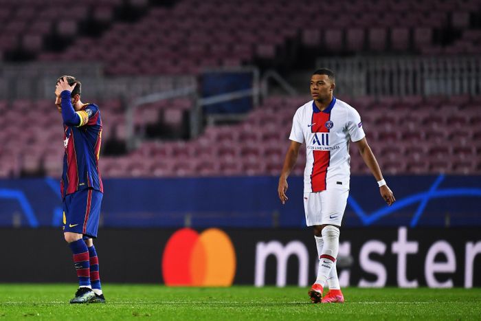  Mbappe lu mờ Messi ở trận đấu giữa Barca và PSG trên sân Camp Nou. Ảnh: Getty. 