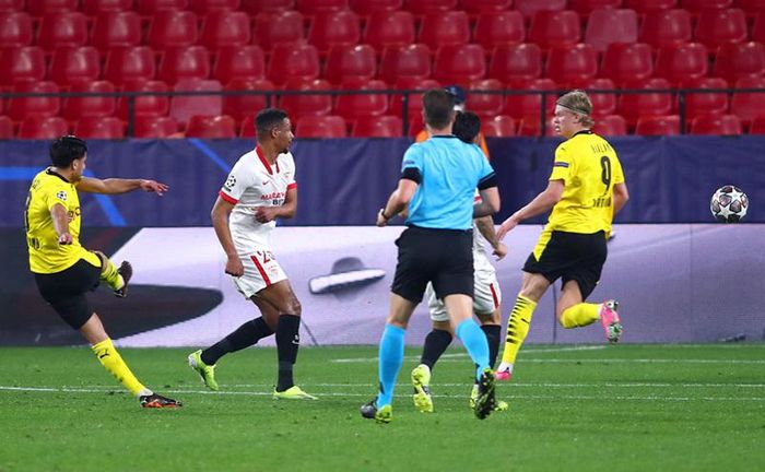 Dortmund rất nhanh tìm được bàn gỡ nhờ siêu phẩm sút xa của tiền vệ Dahoud