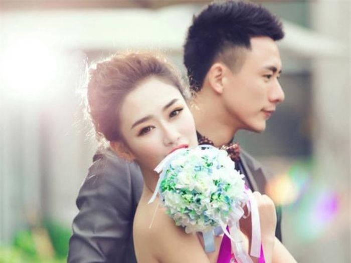 Phụ nữ nên biết nịnh để được chồng yêu thương - Ảnh minh họa: Internet