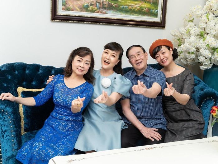 Vân Dung viết: "Ước mơ của ba mẹ là nhìn thấy con trưởng thành, còn ước mơ của con là nhìn thấy ba mẹ trẻ lại".