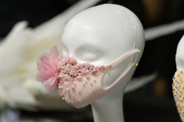 Hậu trường của A Pitta Mask tại The Blonds show trong Tuần lễ thời trang New York. 