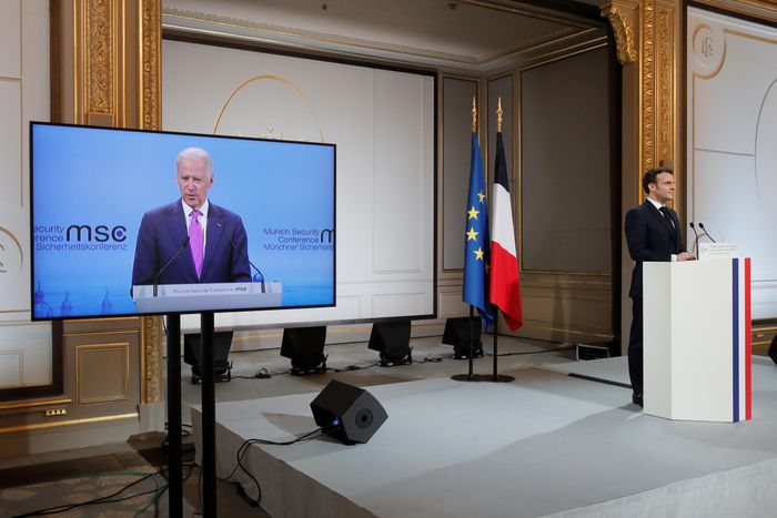 Tổng thống Pháp Emmanuel Macron tham dự hội nghị trực tuyến. Ảnh: Reuters. 