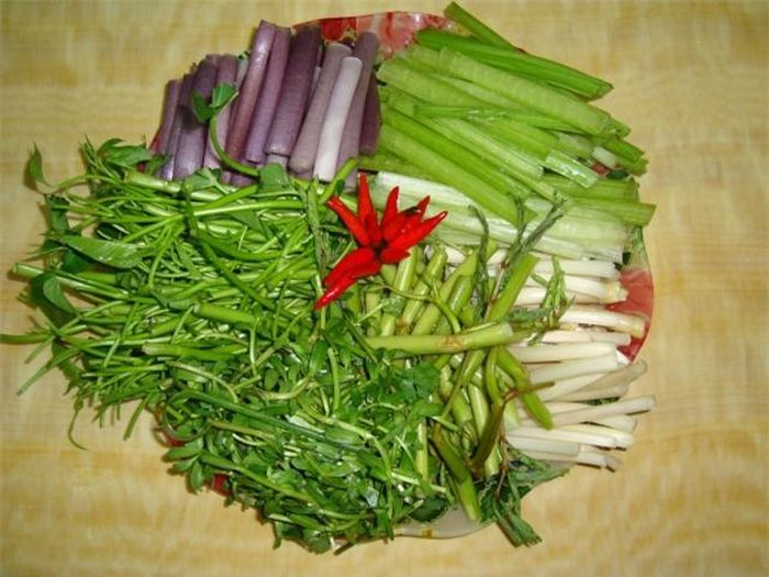 Rửa sạch các loại rau. Ảnh minh họa.