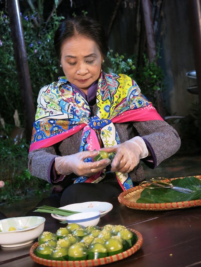 Cô Nguyễn Thị Tuyết – nghệ nhân ẩm thực làm bánh su sê