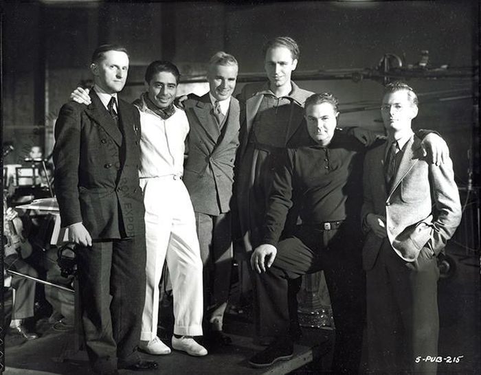 Chàng trai trẻ David Raksin trong bức ảnh chụp cùng Charlie Chaplin và Alfred Newman