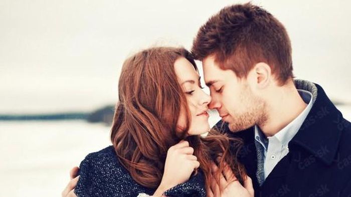 Nhận sai không phải điều dễ dàng với bất kỳ ai. Tuy nhiên, bạn hãy chủ động nhận sai để hàn gắn mối quan hệ, giúp phụ nữ thoải mái. Khi cô ấy bình tĩnh, phân tích đúng sai mới mang lại tác dụng. Ngược lại, gân cổ cãi tay đôi chỉ khiến chuyện bị đẩy đi quá xa. Ảnh minh họa: Internet.