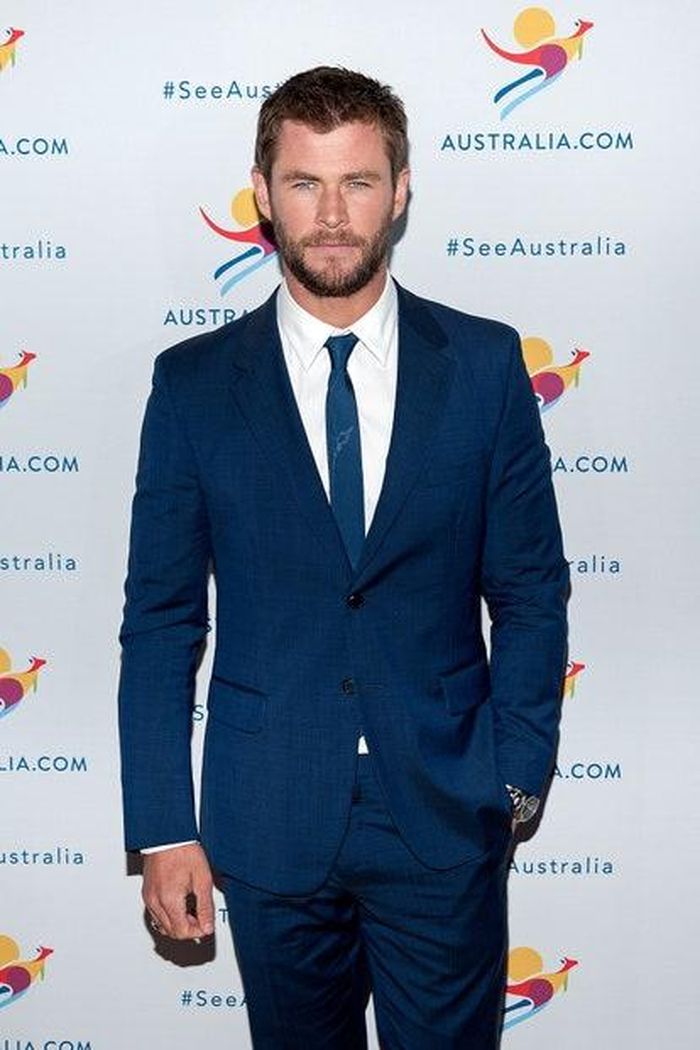  Các bộ suit của Chris Hemsworth được đánh giá cao nhờ màu sắc và phom dáng. Ảnh: GQ. 