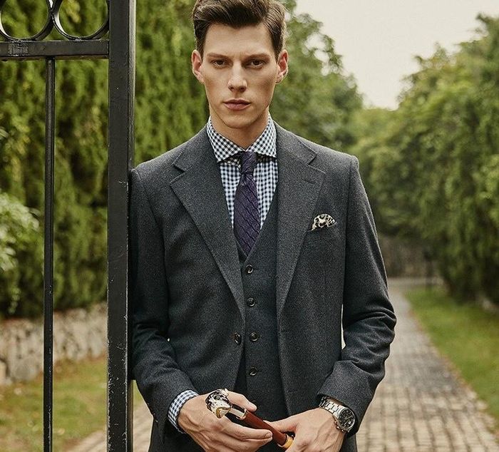  Suit bằng vải len là "trợ thủ đắc lực" giúp giữ ẩm cho nam giới vào mùa đông. Ảnh: King of Cocaine. 