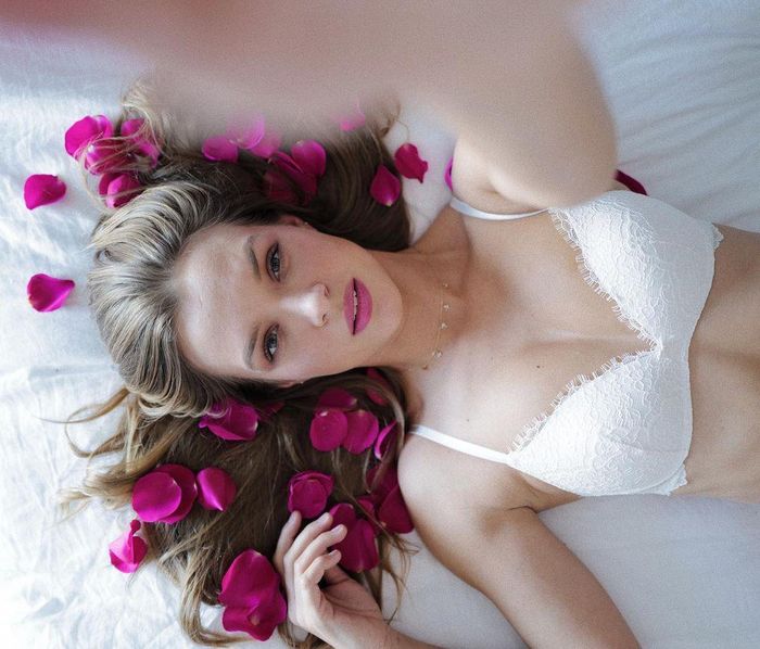 Josephine Skriver vừa xuất hiện trong bộ ảnh nội y mùa xuân mới nhất của Victoria's Secret.